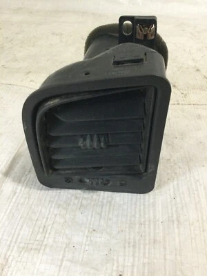 2006 GMC Sierra 2500HD Left Front Dash Air Vent OEM  15771300 - Image 1 of 4