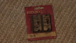 NEU RIDGID USA 1" NPT 12-R Hochgeschwindigkeits-Rohrmatrizen Matrizen-Set - Bild 1 von 1
