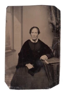 VG+ 1860s 1870s Elderly Woman Shawl Book Tinted Cheeks 1/4 Plate Trimmed Tintype - Picture 1 of 4