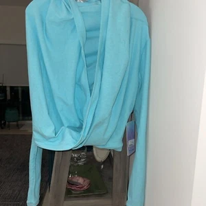 Ivivva Girls 14 Lululemon Blue Four Count Shrug Twist Wrap Front Top $58 - Picture 1 of 9