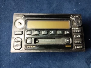 Unidad principal estéreo de radio de fábrica Toyota 4Runner 96-02 CD casete 86120-08110 OEM - Imagen 1 de 9