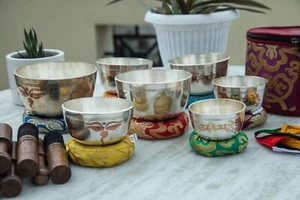 SILVER QUATED CHAKRA  singing bowl set 7 singing bowl sound healing meditation - Picture 1 of 9
