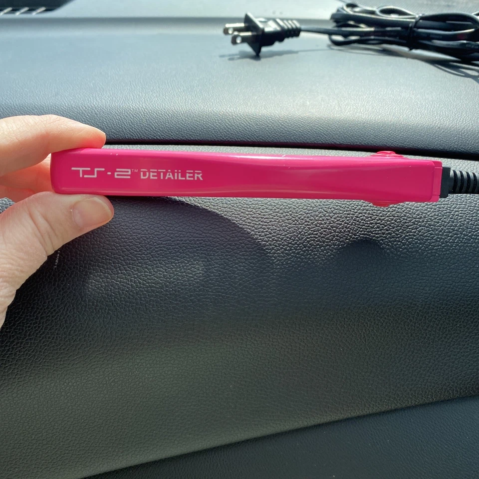 TS-2 Detailer Rosa Caliente Miniatura Plancha J&D Productos de Belleza Foto 1 de 4