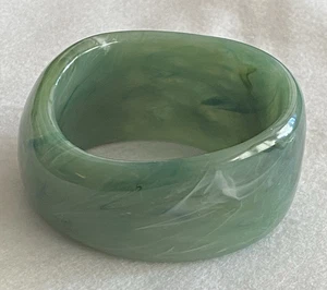 Grober Plexiglas marmoriert grün Armreif Armband Vintage 3" breit - Bild 1 von 5