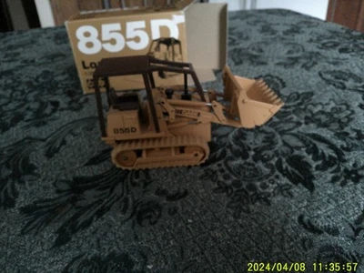 CARGADOR ESTUCHE 855D CON ORUGAS DE GOMA ALEMANIA OCCIDENTAL 135: ESCALA Foto 1 de 4