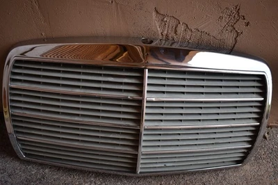 MERCEDES BENZ OEM W123 240D 300D 300TD 300CD CAPÓ DELANTERO PARRILLA 1973-1985 Foto 1 de 4