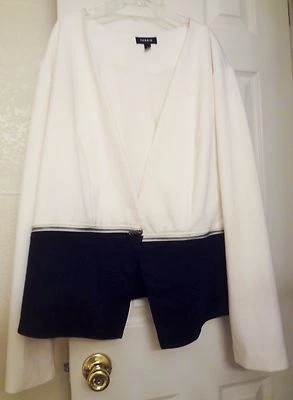 *Blazer Torrid manga longa versátil completo e meio preto e branco plus size 4 - Imagem 1 de 4