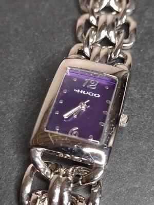 Reloj Hugo de 7,5 pulgadas con esfera púrpura muy lindo sin probar Foto 1 de 4