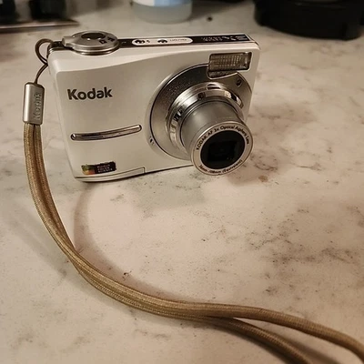 Kodak EasyShare C613 Silver Digital Camera Tested And Working - Image 1 of 4