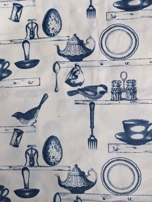 PRESTIGIOUS TEXTILES Prestigeträchtige Textilien im Regal blau Vogel Teetasse Teekanne Stoff blau weiß 1/2m