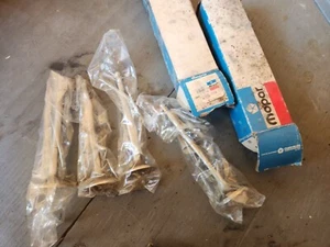 NOS MOPAR 2465340 valve 4 total - Foto 1 di 5