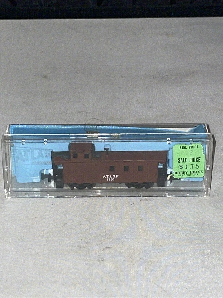 Atlas 2271 N Scale Model Trains Train Car ATSF Santa Fe Caboose Car No 1951 - Image 1 of 1