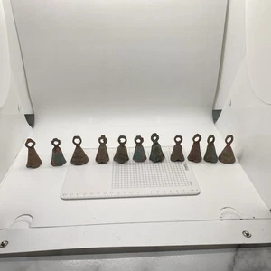 Konvolut 11 alte primitive Bronzeguss Glocken mit Patina Handarbeit Dekor - Bild 1 von 24