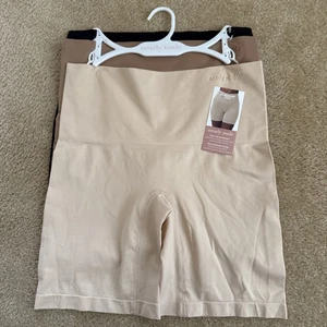 NWT NEARLY NUDE Set of 3 Shaping Seamless Shorts Size Medium - Picture 1 of 3