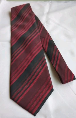 Винтажный галстук Kenneth Cole в красную и черную полоску. 100% шелк - Изображение 1 из 4