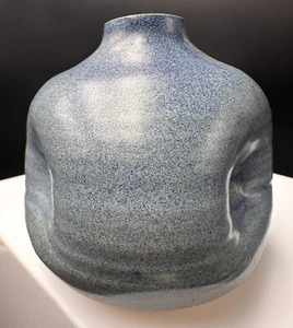 Vase pincé à petit col en céramique signé JULIA - Picture 1 of 9