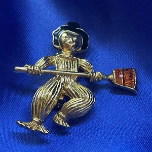 Vintage Avon Dancing Scarecrow Gold Tone Pin Brooch - Picture 1 of 3