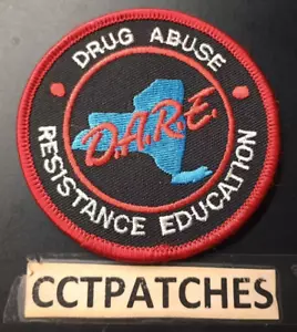 PARCHE DE HOMBRO D.A.R.E RESISTENCIA ABUSO DROGAS EDUCACIÓN POLICÍA DE NUEVA YORK - Imagen 1 de 2