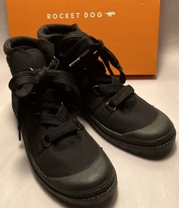 NIB Rocket Dog Piper Women 9.5M Black Canvas Lug Sole Plush Foam Ankle Boots NEW - Picture 1 of 16