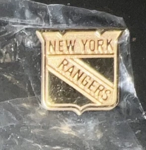NY RANGERS GOLD LOGO PIN MSG EMPLOYEE ONLY NHL HOCKEY - Picture 1 of 3