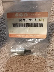 GENUINE OEM Suzuki 16710-95211 Oil Check Valve New Old Stock Outboard . F - Foto 1 di 5