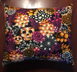 Beautiful Handmade Fleece Sugar Skull & Flower Accent - Throw Pillow 10" x 8" - Bild 1 von 1