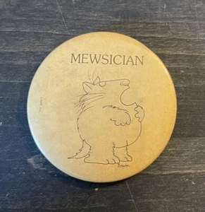 Vintage Sandra Boynton Cartoon Grouchy Cat "Newsician" Pinback Pin Button - Picture 1 of 2