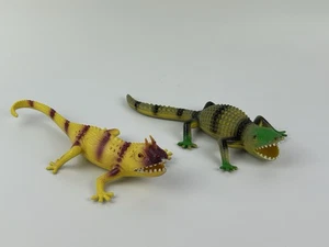 2 Spielzeug Kunststoff Eidechsen wie Tiere - Bild 1 von 6