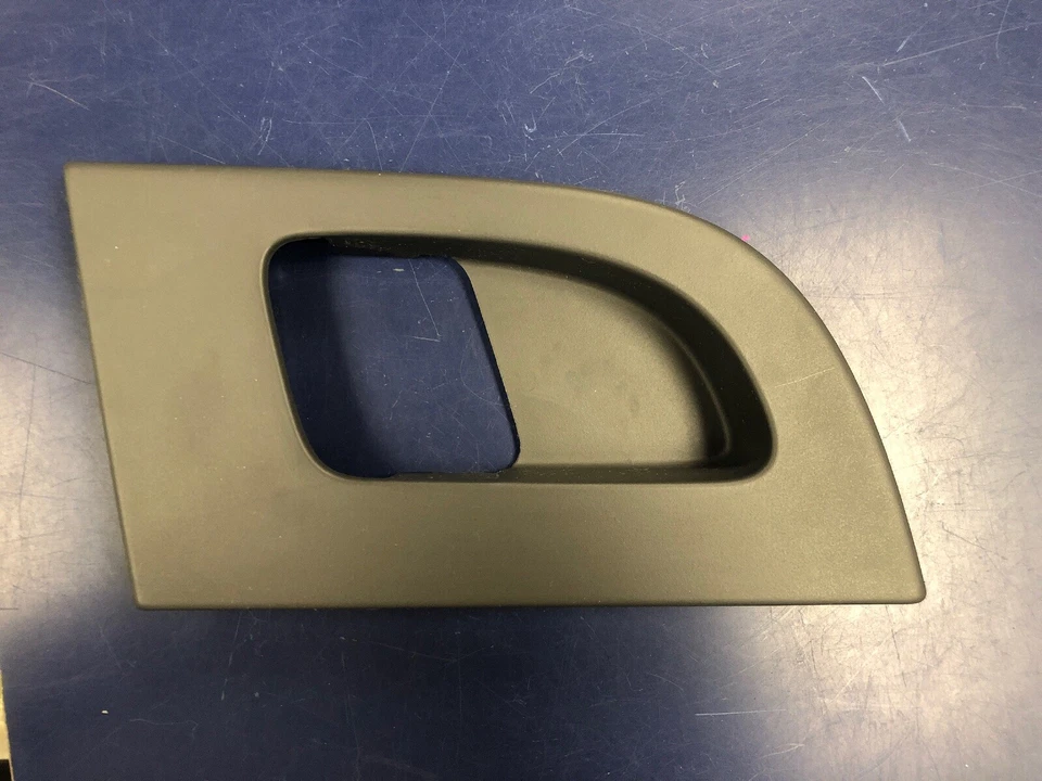 Оригинальная отделка ручки задней двери левая для салона Ford Expedition 2000–2004 годов выпуска - Изображение 1 из 1