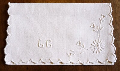 Porte serviette ancien brodé main/Pochette en lin blanc feston/Fleurs/Mono LG - Photo 1/4