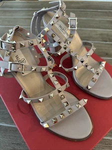 Authentic Valentino Garavani Rockstud sandals EU 37 1/2 - US 7.5 Made In italy - Picture 1 of 9