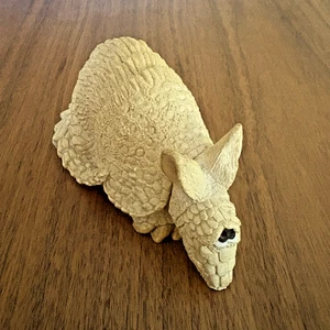 Vintage 1984 United Design Molded Pottery Armadillo Critter Figur Signed - Bild 1 von 9