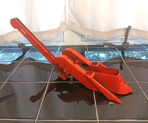 VINTAGE TRU SCALE 1/16 SCALE TWO ROW MOUNTED CORN PICKER FARM TOY - Picture 1 of 24