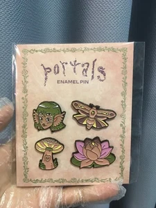 Juego de prendedores Melanie Martinez Pin Melanie The Trilogy Tour Creature esmalte oficial - Imagen 1 de 2