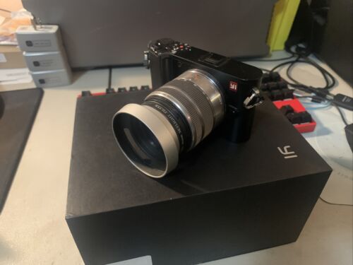 Yi M1 Bezlusterkowy aparat 20,1 MP z Panasonic H-FS1442A i osłoną obiektywu