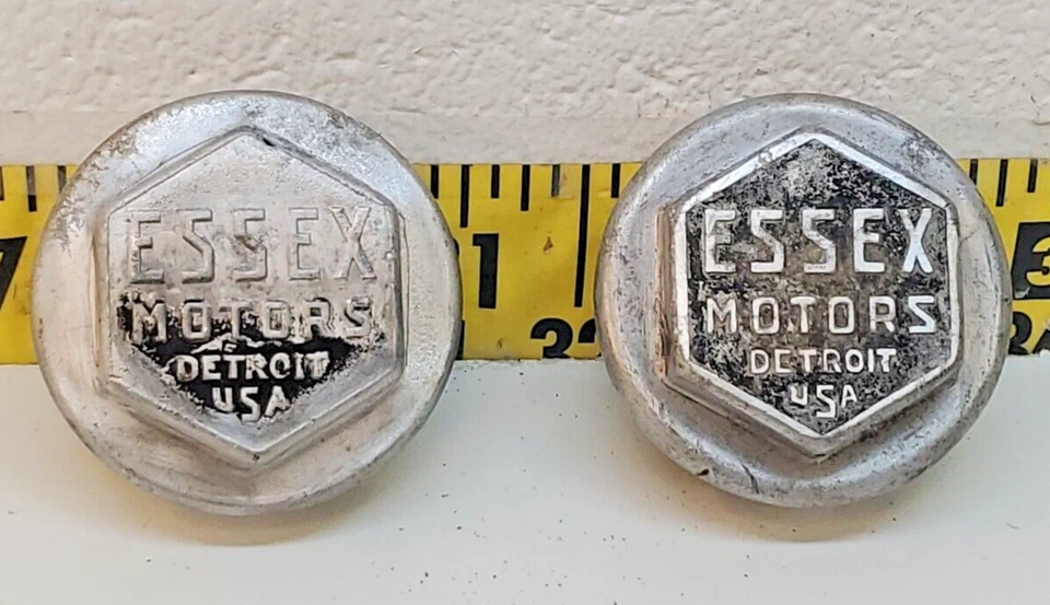 Juego de 2 tapas de grasa central de cubo cubierta antipolvo roscada de la era de latón Essex 1920 (896B) Foto 1 de 4