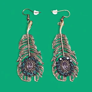 Pendientes de pluma de pavo real dorado de metal verde con cristales falsos diamantes de imitación bronce V2 - Imagen 1 de 2