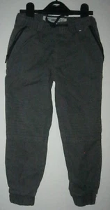 Unisex Primark Khaki Jogger Fit Jeans. Alter 4 - 5 Jahre. Höhe 110 cm. - Bild 1 von 10