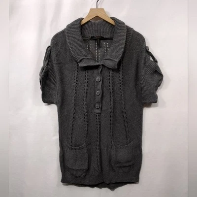 Suéter feminino de malha BCBG/Maxazria lã manga curta G cinza Preppy Academia - Imagem 1 de 4