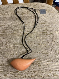 Gorgeous Sylca Wooden Red Bird Necklace  Cord - Picture 1 of 5