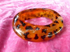 FABULOUS LEOPARD SPOTTED LUCITE FASHION BANGLE BRACELET - Picture 1 of 7