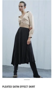 Neu Zara Rock in Plissee-Optik Größe Small Farbe Schwarz - Bild 1 von 9