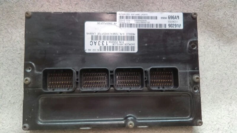 Módulo de control electrónico ECM del motor F05094696AB compatible con Dodge Magnum H23 2005 Foto 1 de 4
