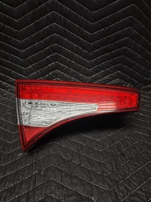 Luz trasera LED interior izquierda lado del conductor trasero Kia Optima 2011-2013 OEM 92403-2T1 USADA Foto 1 de 4