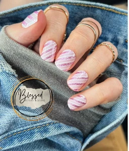 Red Aspen Press On Nails - Sida is Snow Much Fun Short Square Pink CandyCane Vibes - Bild 1 von 5