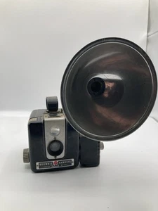 Fotocamera vintage Kodak Brownie Occhio di Falco modello flash con flash collegato, non testata - Foto 1 di 6