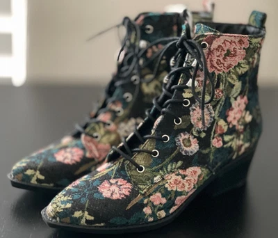 NWT No Box AMERICAN EAGLE OUTFITTERS Floral Tapestry Lace Up Boots Side Zip Sz 7 - Image 1 of 4