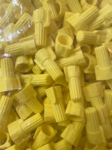 500 GELBE GEFLÜGELTE DRAHTVERBINDER UL 500 MUTTERN BEUTEL - SCHNELLER VERSAND - Bild 1 von 1