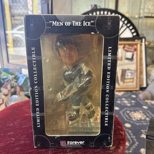 Forever Collectibles Men of The Ice SJ Sharks Teemu Selanne LE Figur 548/5008 - Bild 1 von 5