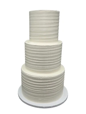 Pastel falso de 3 niveles de 18 pulgadas de alto - Añadir adornos para pasteles de boda y decoraciones para pasteles Foto 1 de 4